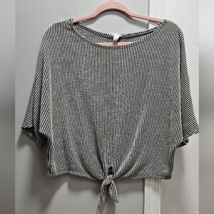 Caution to the Wind Black White Striped Batwing Tie Front Top Large